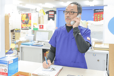 予約を受けている松戸駅前中央整骨院の様子